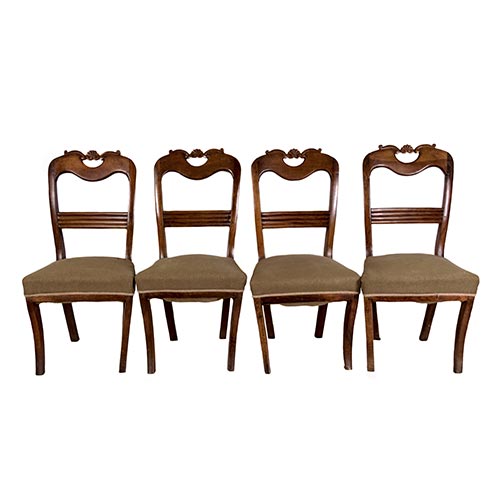 Sub.:22 - Lote: 1166 -  Conjunto de seis sillas en madera de nogal con patas de sable y respaldo tallado y calado. Asiento tapizado en gris, s. XIX.