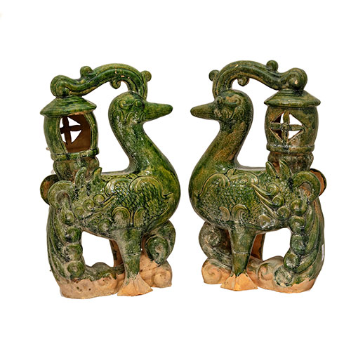 Sub.:23 - Lote: 340 -  P�jaros portavelas realizados en cer�mica china vidriada, en verde.