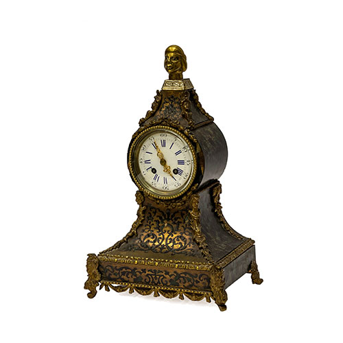 Sub.:23 - Lote: 1253 -  Reloj de sobremesa en marquetera Boulle, Napolen III. Con llave y pndulo.