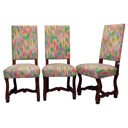 Sub.:23 - Lote: 170 -  Seis sillas estilo Luis XIII en madera tallada con respaldo alto y tapizadas.