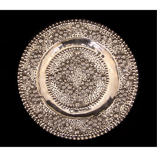 Sub.:23 - Lote: 261 -  Bandeja circular realizada en plata con decoracin vegetal.