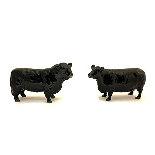 Sub.:23 - Lote: 204 -  Toro y vaca realizados en cermica inglesa Beswick.