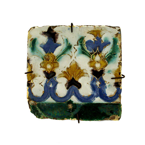 Sub.:23 - Lote: 1264 -  Cermica con decoracin floral y banda verde.