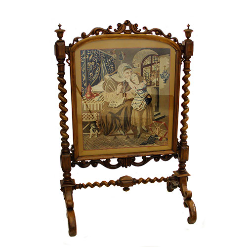 Sub.:23 - Lote: 1198 -  Paravant realizado en madera de nogal torneada. Porta un tapiz manual representando una escena de interior. Francia. c. 1840.