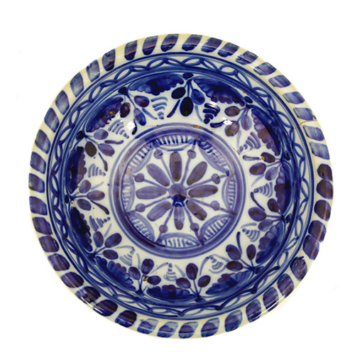 Sub.:23 - Lote: 312 -  Cuenco de porcelana del siglo XX con decoracin en blanco y azul.