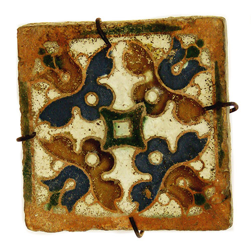 Sub.:23 - Lote: 1263 -  Taco de cermica aragonesa a la cuerda seca polcroma del siglo XVI.