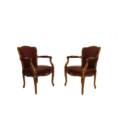 Sub.:23 - Lote: 316 -  Pareja de sillones estilo Luis XV con tapicera en cuero granate. 