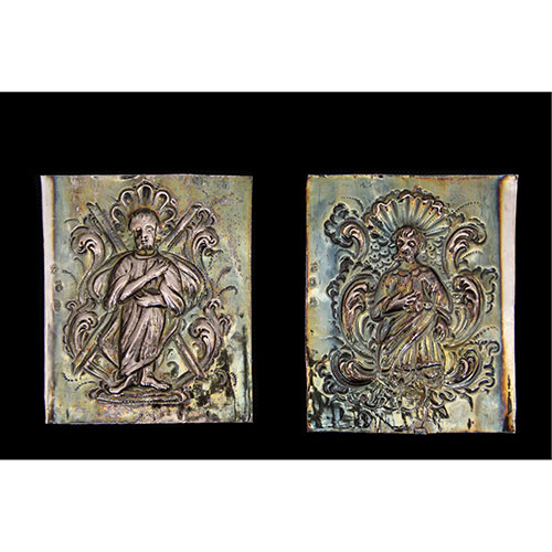 Sub.:23 - Lote: 1343 -  Dos plaquetas en plata con representaciones de San Pedro y San Andrs. s. XX.