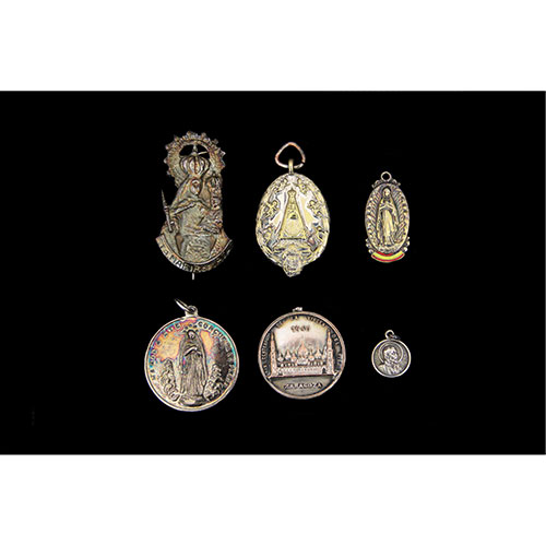 Sub.:23 - Lote: 1344 -  Seis medallas en plata de vrgenes y una de San Ignacio de Loyola.