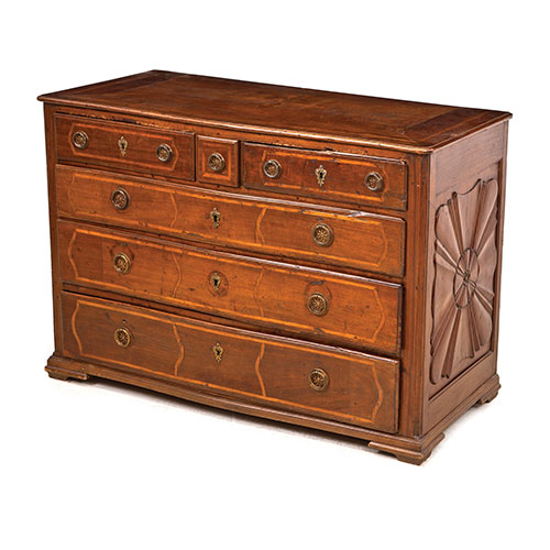 Sub.:24 - Lote: 1410 -  C�moda en madera de nogal, Espa�a, S. XVIII. 