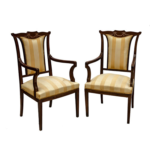 Sub.:24 - Lote: 188 -  Pareja de sillones en caoba con marquetera y tapizado a rayas. Ca. 1900.