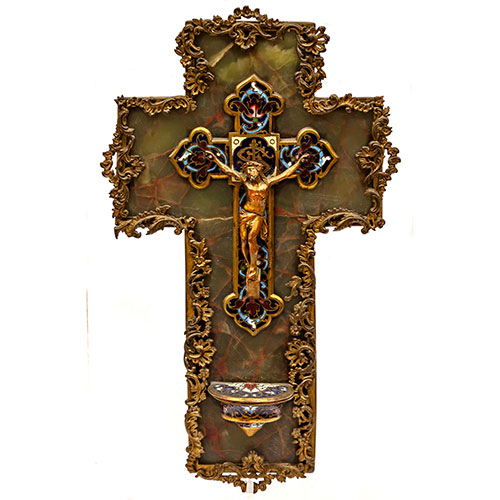 Sub.:24 - Lote: 313 -  Aguabenditera con Cristo crucificado en bronce con cruz de cloisonn� sobre base de �nix verde con marco en bronce dorado. Francia, s. XIX.