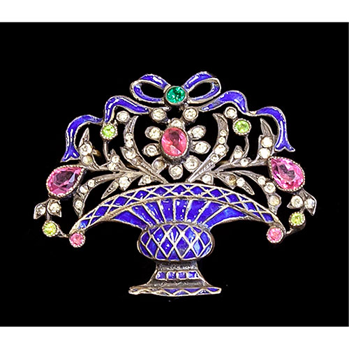 Sub.:24 - Lote: 1412 -  Broche de bisuter�a con forma de florero con esmalte y pedrer�a sint�tica de colores.