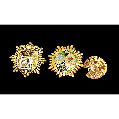 Sub.:24 - Lote: 1414 -  3 pines militares, dos de ellos con esmalte. 