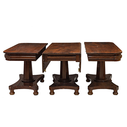 Sub.:24 - Lote: 228 -  Mesa de comedor inglesa en madera de caoba desmontable en tres piezas. 