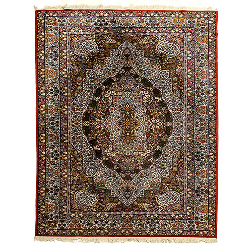 Sub.:24 - Lote: 183 -  Alfombra oriental en lana con medall�n central y borde con repetici�n de temas florales. 