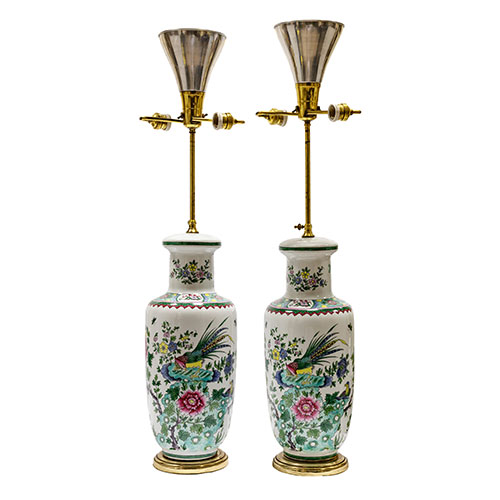 Sub.:24 - Lote: 320 -  Pareja de jarrones chinos en porcelana convertidos en l�mparas de sobremesa. s. XX.
