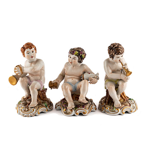 Sub.:24 - Lote: 148 -  Lote de tres ni�os m�sicos en porcelana. 