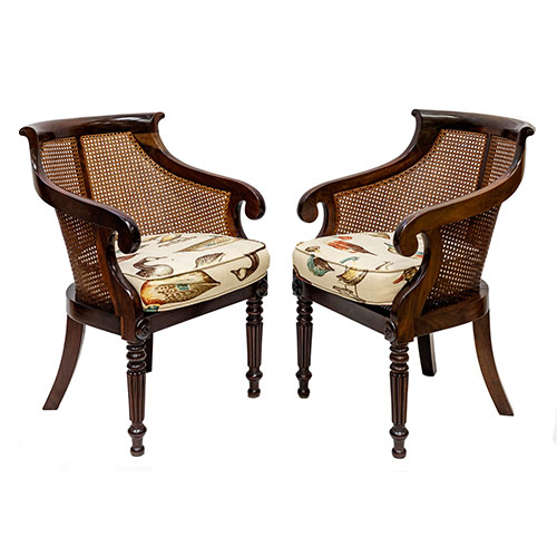 Sub.:24 - Lote: 1277 -  Pareja de butacas en madera de caoba con respaldo de rejilla, estilo ingl�s.