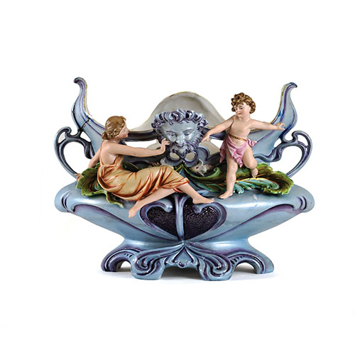 Sub.:24 - Lote: 1267 -  Centro modernista en biscuit con escena mitol�gica. 