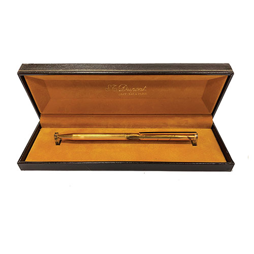 Sub.:24 - Lote: 1425 -  Bol�grafo Dupont dorado con caja negra.