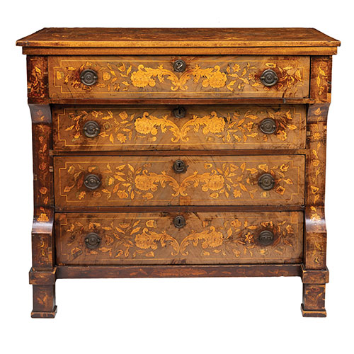 Sub.:24 - Lote: 135 -  C�moda de cuatro cajones en madera de caboa y marqueter�a de limoncillo. Holanda, S. XIX.