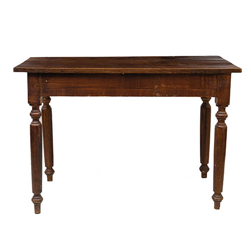 Sub.:24 - Lote: 1330 -  Mesa con patas torneadas del siglo XIX