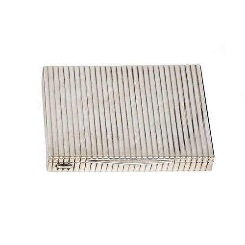 Sub.:24 - Lote: 1450 -  Dos pitilleras, una curvada. Ambas realizadas en plata.