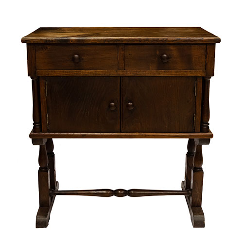 Sub.:24 - Lote: 1356 -  Mueble auxiliar con dos cajones y dos puertas.