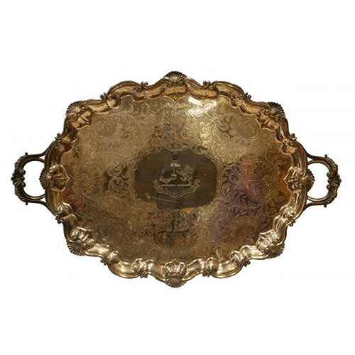 Sub.:24 - Lote: 1431 -  Bandeja polilobulada de metal plateado con filigrana y grabado.