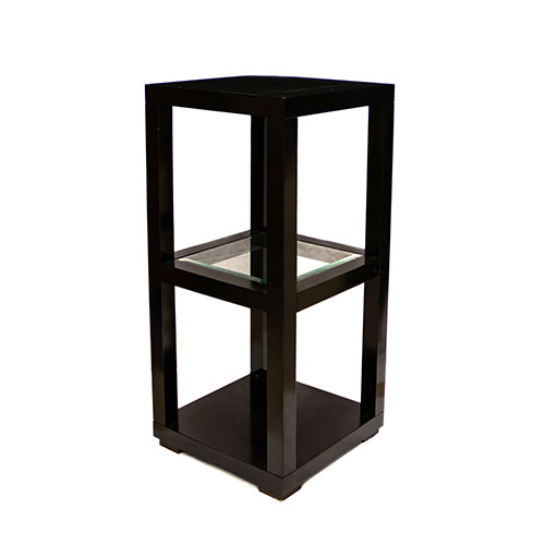 Sub.:24 - Lote: 161 -  Mueble auxiliar en madera lacada en negro con balda de cristal.
