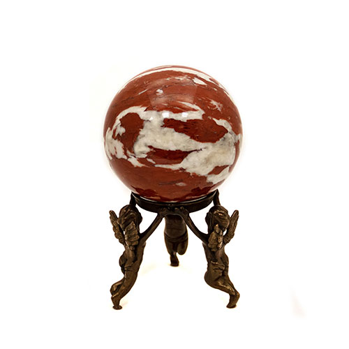 Sub.:24 - Lote: 131 -  Grupo de tres �ngeles danzantes sujetando bola de m�rmol.