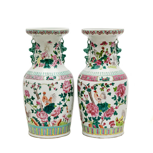 Sub.:24 - Lote: 1404 -  Pareja de jarrones chinos en porcelana con decoraci�n pintada. 