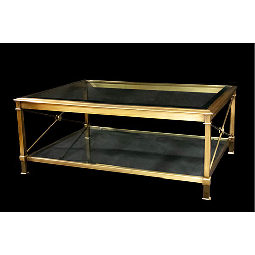 Sub.:24 - Lote: 342 -  Mesa baja de cristal con estructura en metal dorado.