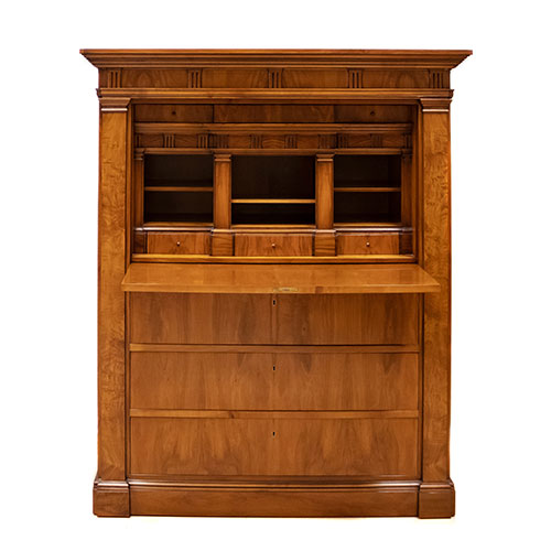 Sub.:24 - Lote: 297 -  Secr�taire � abattant en madera de cerezo con tres cajones. 