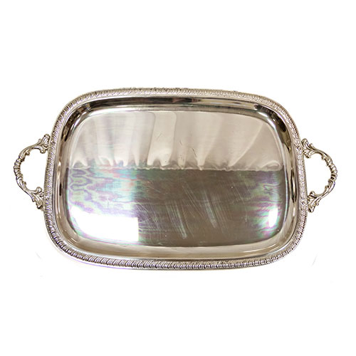 Sub.:24 - Lote: 1402 -  Bandeja en metal plateado con dos asas y borde de cordoncillo.