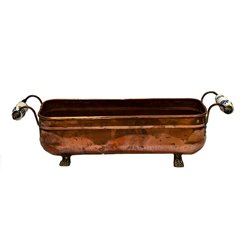 Sub.:24 - Lote: 237 -  Recipiente de cobre con patas de garra y asas de cer�mica con decoraci�n en blanco y azul. 