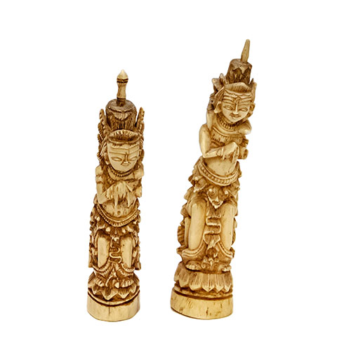 Sub.:24 - Lote: 1337 -  Pareja de esculturas de diosas en hueso. Bali, Indonesia.