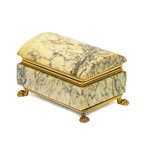 Sub.:24 - Lote: 1318 -  Joyero en m�rmol con remates en bronce.