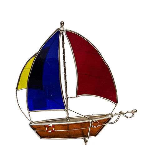 Sub.:24 - Lote: 264 -  Maqueta de barco con estructura en metal y pasta de vidrio de color.