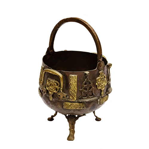 Sub.:24 - Lote: 331 -  Macetero en cobre con aplicaciones en cobre dorado y bronce.