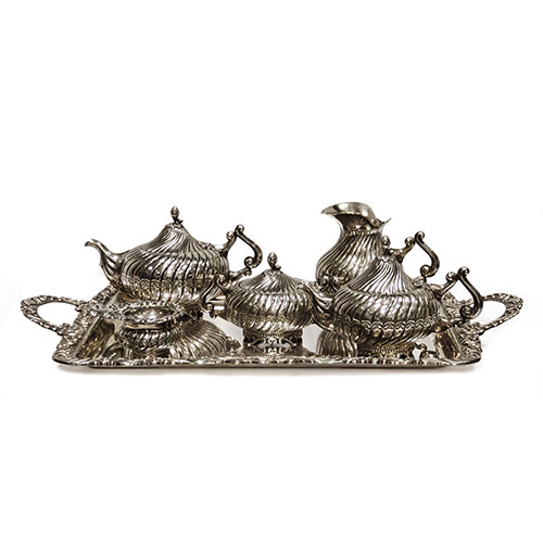 Sub.:24 - Lote: 1432 -  Juego de caf� en alpaca compuesto por cafetera, tetera, lechera, azucarero y peque�o recipiente para la infusi�n.