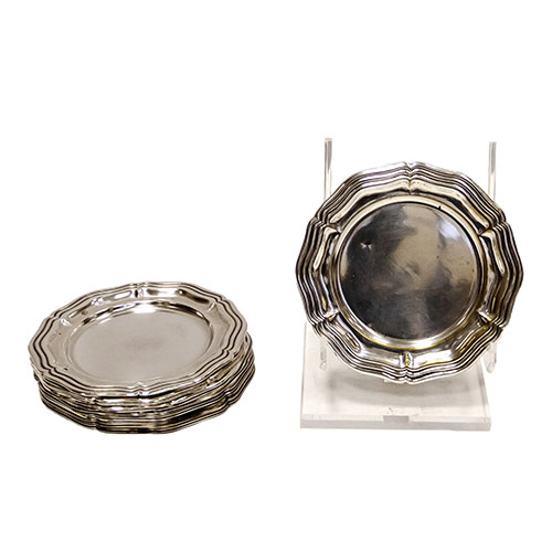 Sub.:24 - Lote: 1386 -  Catorce platos de pan en metal plateado.