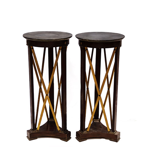 Sub.:24 - Lote: 1339 -  Pareja de peanas en madera de caoba con aplicaciones en madera dorada y tapas de m�rmol. �poca Imperio, s. XIX.