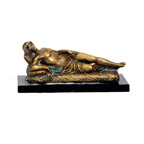 Sub.:25 - Lote: 243 -  Pisapapeles con dama tumbada realizado en bronce. Figura suelta de la base