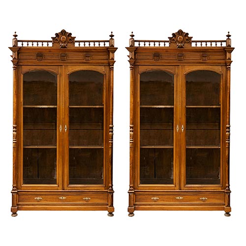 Sub.:25 - Lote: 1485 -  Pareja de libreras alfonsinas con dos puertas acristaldas y cajon inferior. ca. 1900.