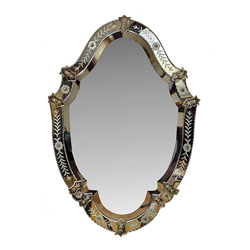 Sub.:25 - Lote: 1551 -  Espejo veneciano realizado en cristal.