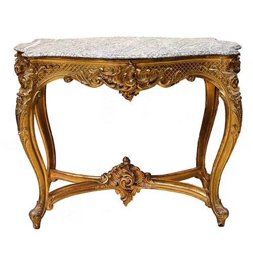 Sub.:25 - Lote: 1547 -  Mesa en madera tallada y dorada en tapa de mrmol.