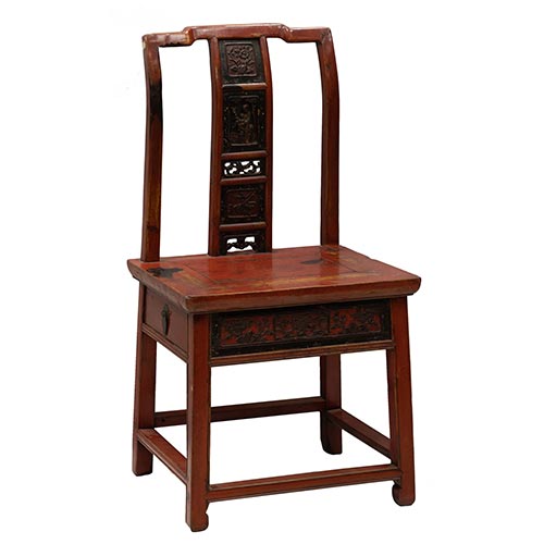 Sub.:25 - Lote: 1514 -  Silla oriental de estudiante en madera lacada con cajn en el asiento. Motivos tallados y calados en respaldo y cajn.