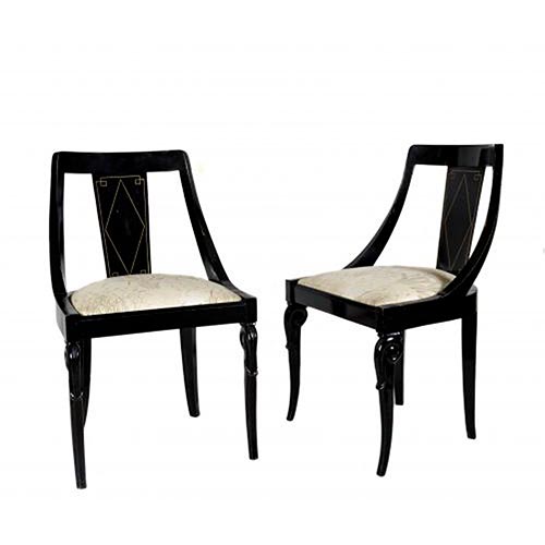 Sub.:25 - Lote: 1582 -  Pareja de sillas gndola en madera lacada en negro. Estilo restauracin.